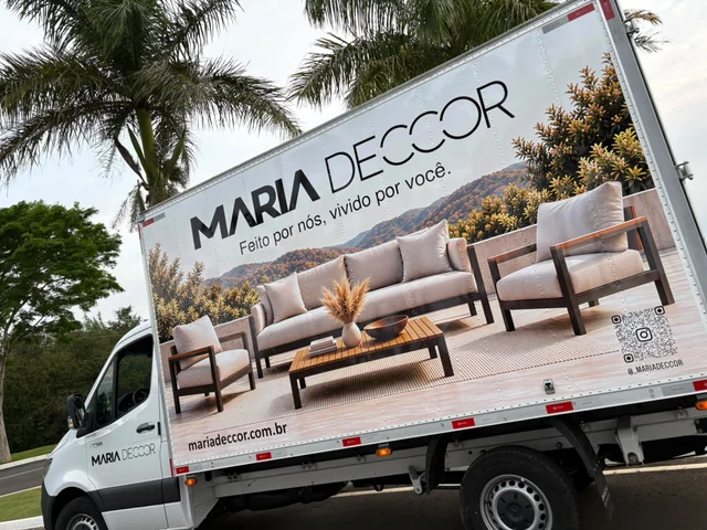 Veículo comercial da Maria Decor adesivado pela Nova Comunicação Visual