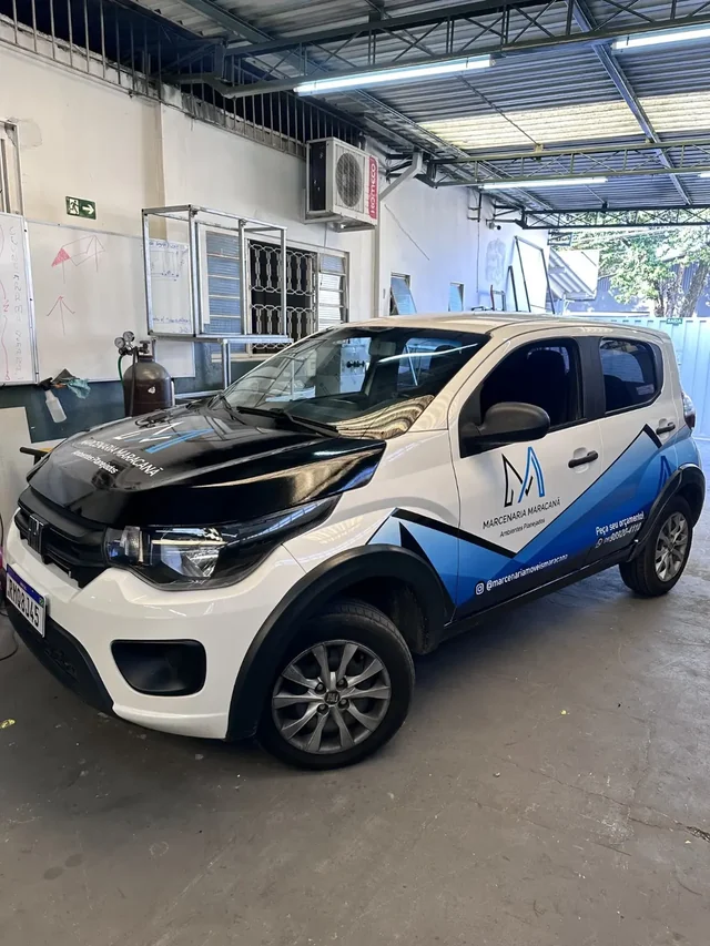 Veículo da Marcenaria Maracanã personalizado pela Nova Comunicação Visual