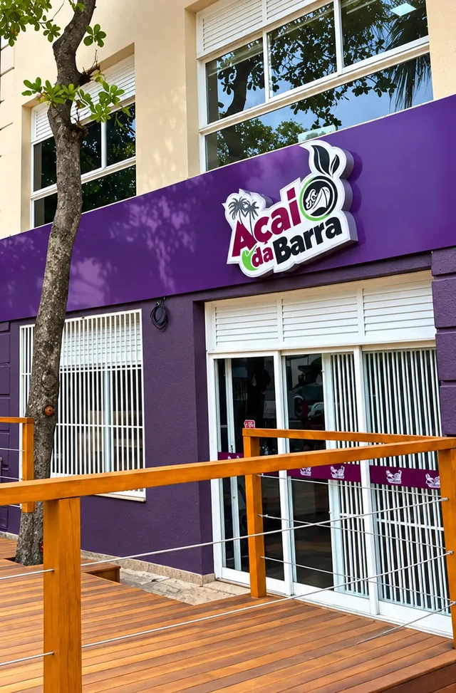 Unidade do Açaí da Barra com fachada executada pela Nova Comunicação Visual