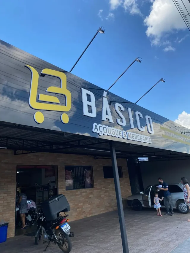 Fachada do Básico Açougue e Mercearia